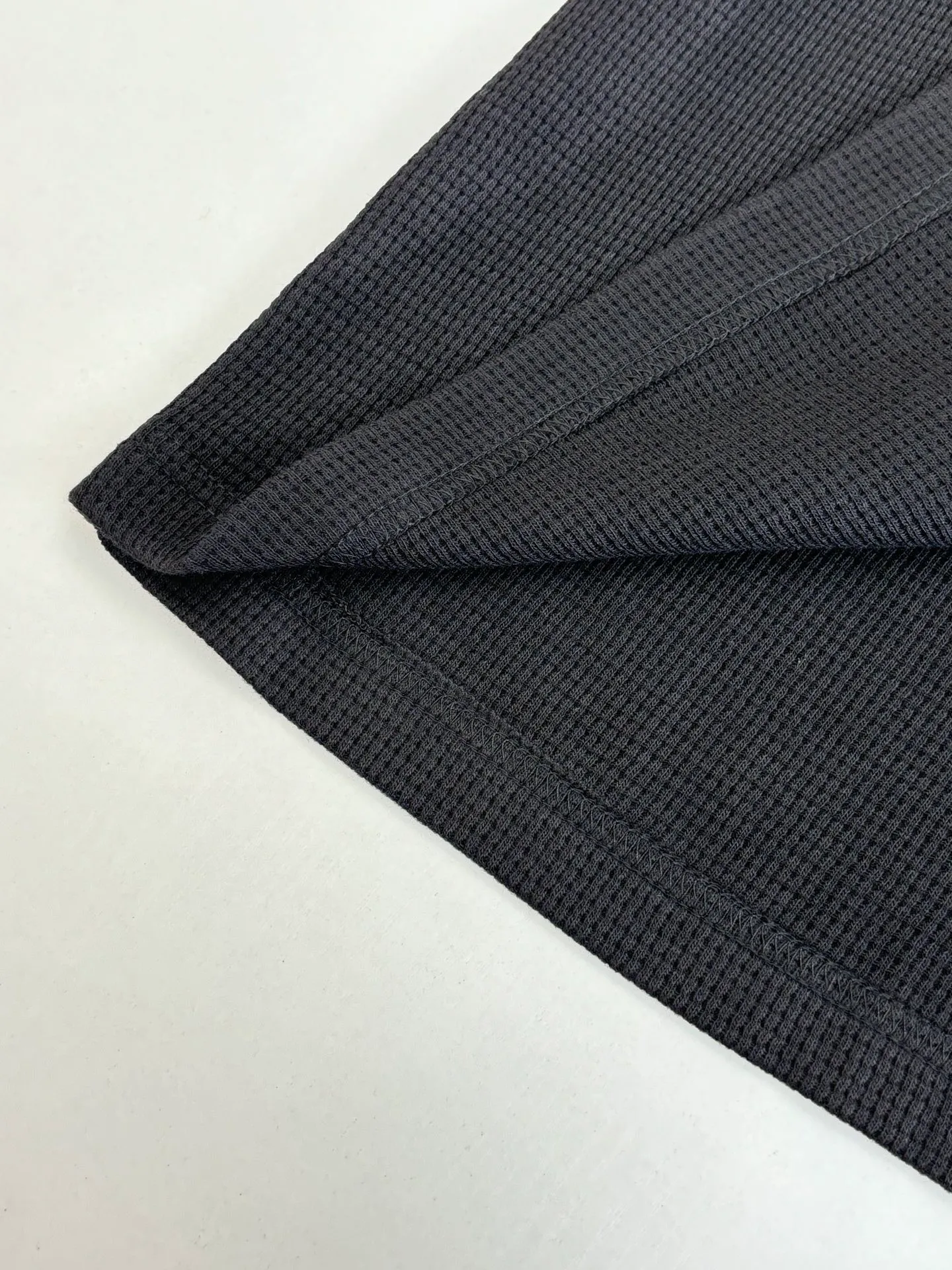 P330 Chrome Heart*/Chrome Heart USA limited CH black pink waffle. The fabric is made of 280g cotton waffle double-layer material. The printing is made of high-temperature heat transfer for garments. The embroidery is made of imported Tajima embroidery. Size: S/M/L